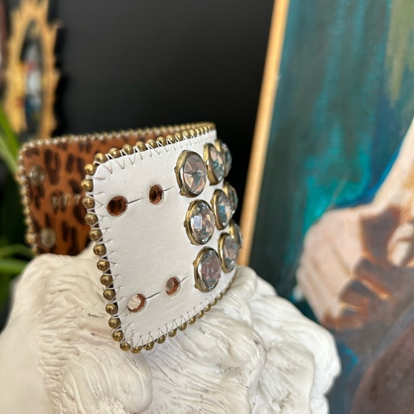 Betsey Johnson Gold and White Bracelet - Picture 8 of 15